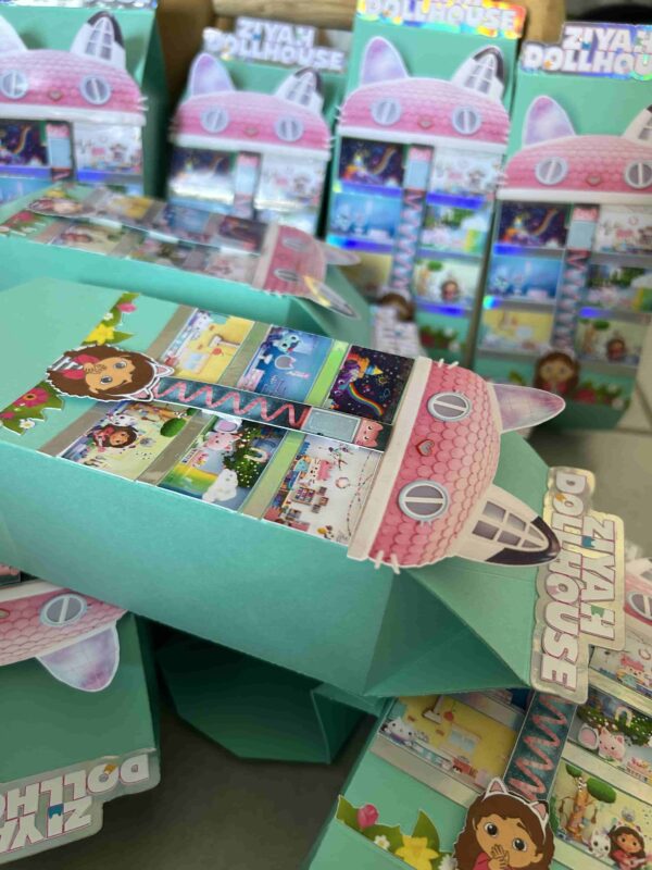 Boite à bonbon personnalisé pour anniversaire sur le thème Gabby et la maison magique.